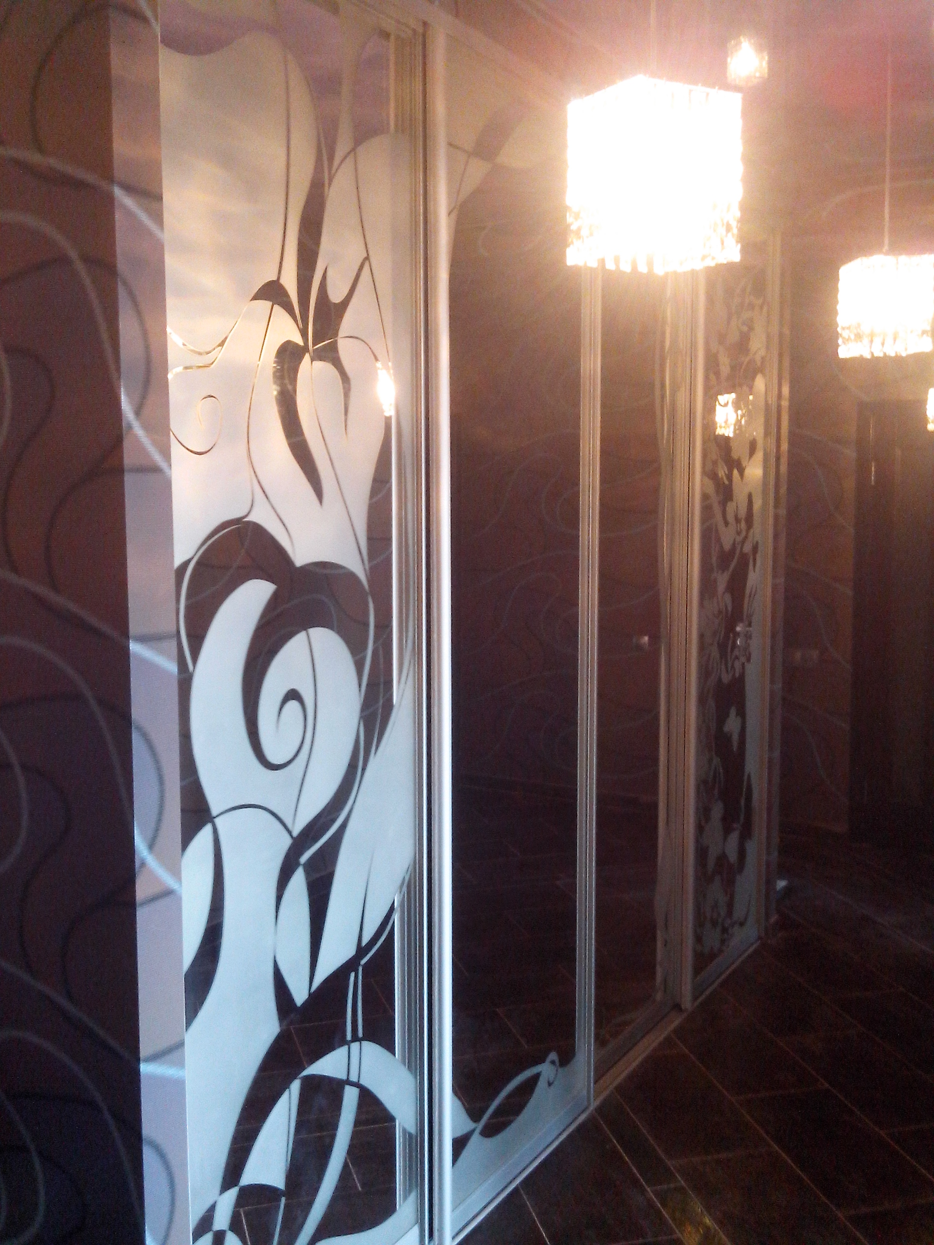 18. Раздвижные двери-купе четырехдверные с пескоструйной печатью