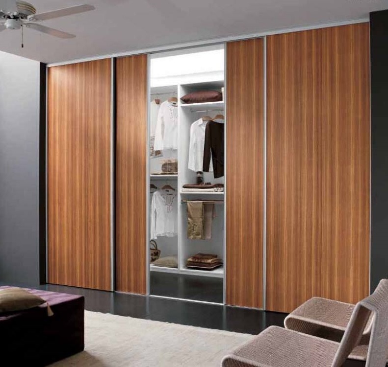 Встроенный шкаф-купе цвета Вишня